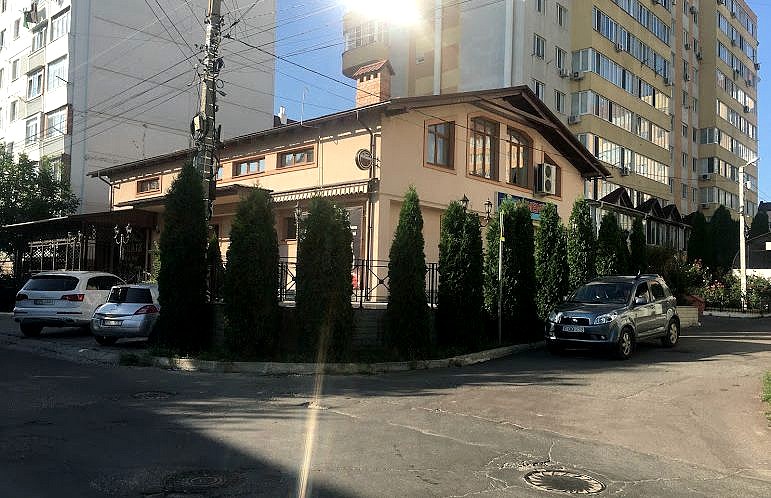 FOR SALE: RESTOURANT IN CHISINAU.